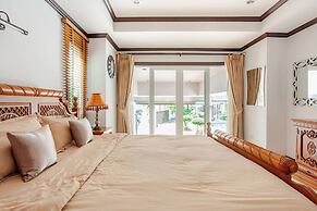 Luxury Iconic Royal Boat Pool Villa North Pattaya