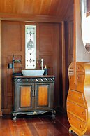 Luxury Iconic Royal Boat Pool Villa North Pattaya