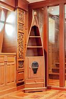 Luxury Iconic Royal Boat Pool Villa North Pattaya