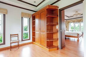 Luxury Iconic Royal Boat Pool Villa North Pattaya