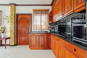 Luxury Iconic Royal Boat Pool Villa North Pattaya