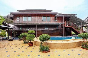 Luxury Iconic Royal Boat Pool Villa North Pattaya