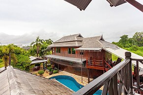 Luxury Iconic Royal Boat Pool Villa North Pattaya
