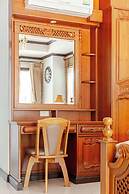 Luxury Iconic Royal Boat Pool Villa North Pattaya