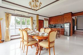 Luxury Iconic Royal Boat Pool Villa North Pattaya