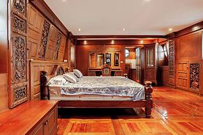 Luxury Iconic Royal Boat Pool Villa North Pattaya