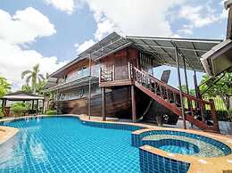 Luxury Iconic Royal Boat Pool Villa North Pattaya