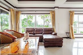 Luxury Iconic Royal Boat Pool Villa North Pattaya