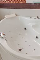 Luxury Iconic Royal Boat Pool Villa North Pattaya