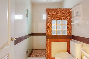 Luxury Iconic Royal Boat Pool Villa North Pattaya