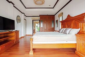 Luxury Iconic Royal Boat Pool Villa North Pattaya