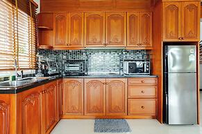 Luxury Iconic Royal Boat Pool Villa North Pattaya