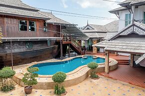 Luxury Iconic Royal Boat Pool Villa North Pattaya