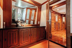 Luxury Iconic Royal Boat Pool Villa North Pattaya