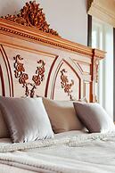 Luxury Iconic Royal Boat Pool Villa North Pattaya