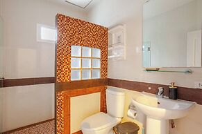 Luxury Iconic Royal Boat Pool Villa North Pattaya