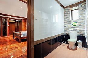 Luxury Iconic Royal Boat Pool Villa North Pattaya