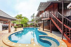 Luxury Iconic Royal Boat Pool Villa North Pattaya