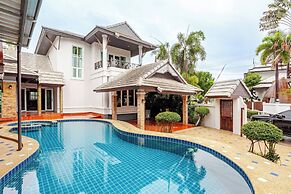 Luxury Iconic Royal Boat Pool Villa North Pattaya