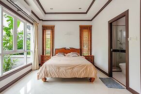 Luxury Iconic Royal Boat Pool Villa North Pattaya