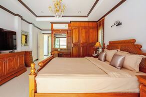 Luxury Iconic Royal Boat Pool Villa North Pattaya