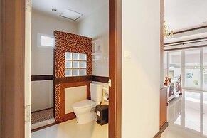 Luxury Iconic Royal Boat Pool Villa North Pattaya