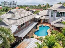 Luxury Iconic Royal Boat Pool Villa North Pattaya