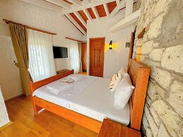 The Fountain Çeşme