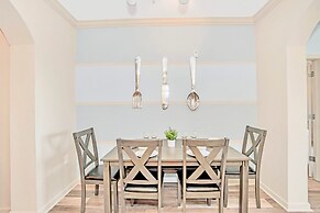 Upstay Modern 3BR Getaway w Pool and Hot Tub