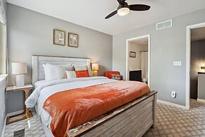 Parkside Retreat 2 Suites, Office, Garage