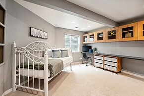 Parkside Retreat 2 Suites, Office, Garage