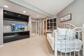 Parkside Retreat 2 Suites, Office, Garage