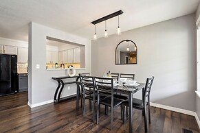 Parkside Retreat 2 Suites, Office, Garage