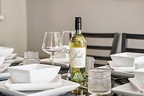 Parkside Retreat 2 Suites, Office, Garage