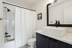 Parkside Retreat 2 Suites, Office, Garage