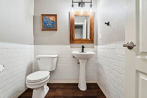 Parkside Retreat 2 Suites, Office, Garage