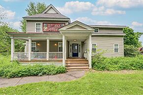 11 Mi to Oneida Lake: Spacious Apt in Verona!