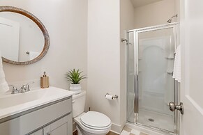 Townhome 1 Mi to Grant Park & Atlanta Beltline!