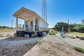 6 Mi to Topsey Exotic Ranch: Retreat on 12 Acres!