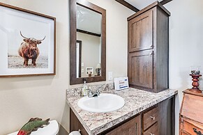 6 Mi to Topsey Exotic Ranch: Retreat on 12 Acres!