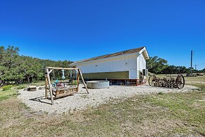 6 Mi to Topsey Exotic Ranch: Retreat on 12 Acres!