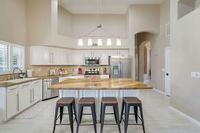 Private Pool & Patio: Spacious Gilbert Getaway!