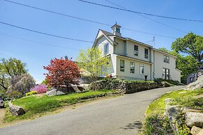 Walk to Beach: Luxe Home w/ Fire Pit in Rowayton!