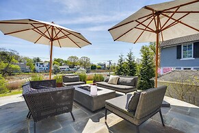 Walk to Beach: Luxe Home w/ Fire Pit in Rowayton!