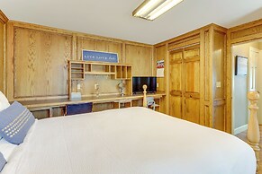 1 Mi to Village: Waterfront Oasis in Lake George!