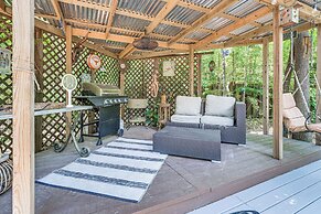 2 Mi to Market St: Gem w/ Peaceful Deck & Porch