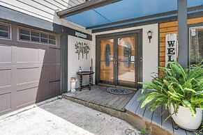 2 Mi to Market St: Gem w/ Peaceful Deck & Porch