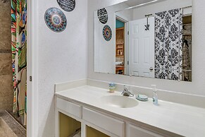 2 Mi to Market St: Gem w/ Peaceful Deck & Porch