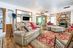 2 Mi to Market St: Gem w/ Peaceful Deck & Porch