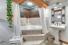 2 Mi to Market St: Gem w/ Peaceful Deck & Porch